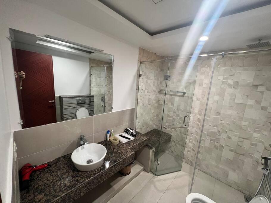 Sunset Luxury Gold Crest Mall Residency Лахор Экстерьер фото