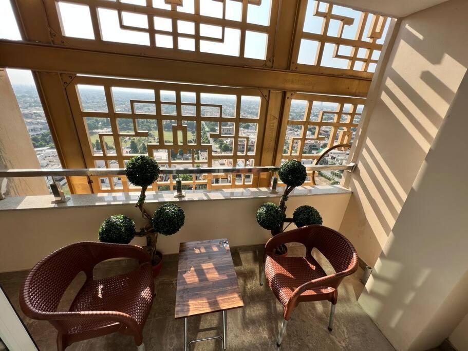 Sunset Luxury Gold Crest Mall Residency Лахор Экстерьер фото