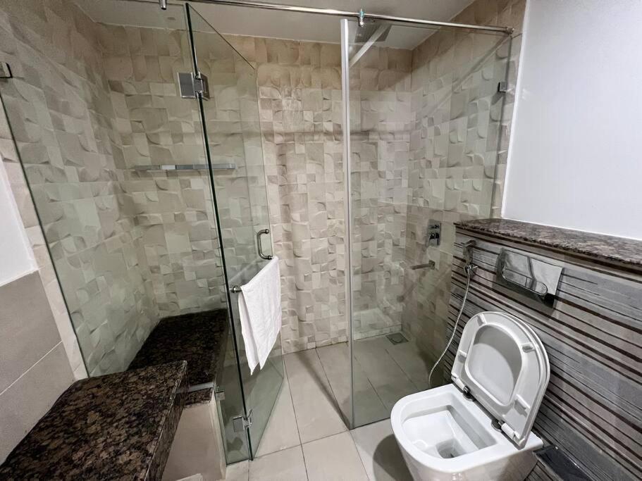 Sunset Luxury Gold Crest Mall Residency Лахор Экстерьер фото
