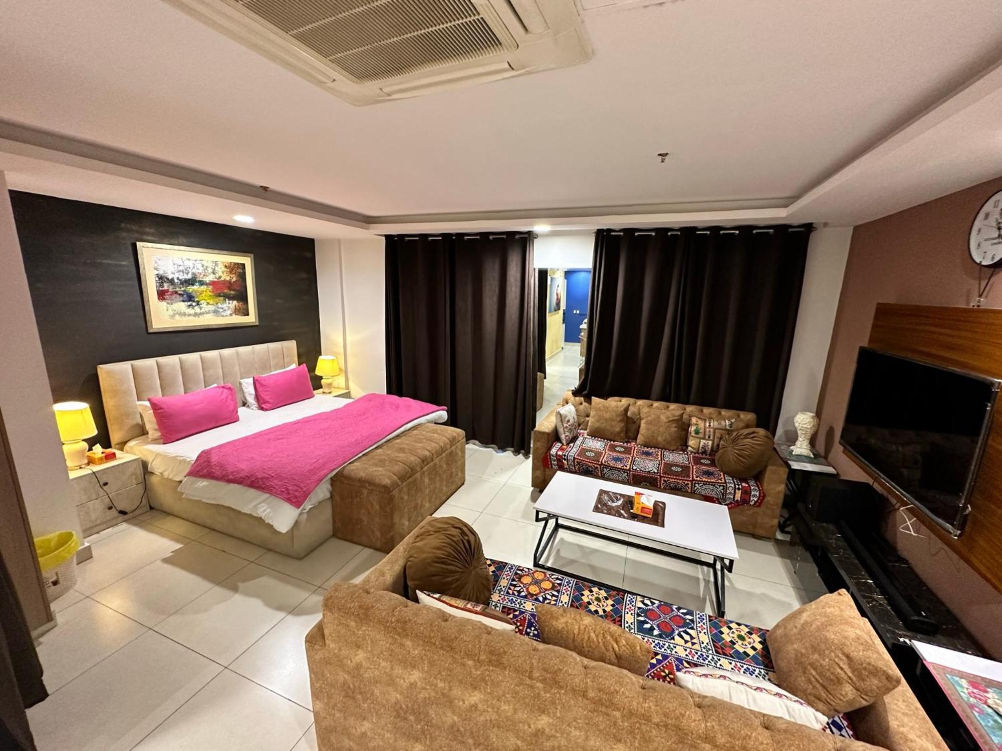 Sunset Luxury Gold Crest Mall Residency Лахор Экстерьер фото