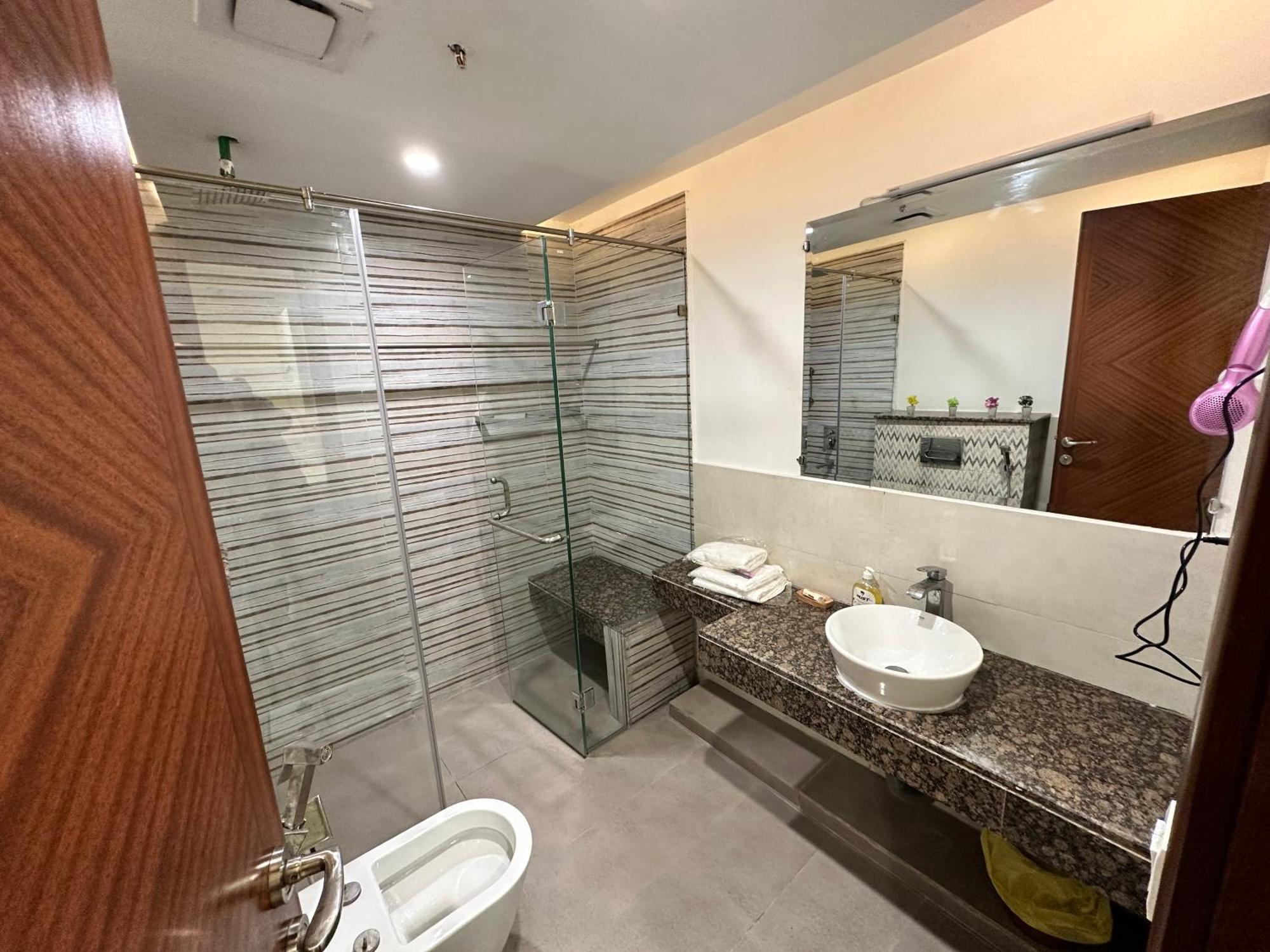 Sunset Luxury Gold Crest Mall Residency Лахор Экстерьер фото